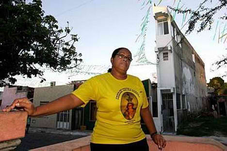 Narrow House in Madre de Deus